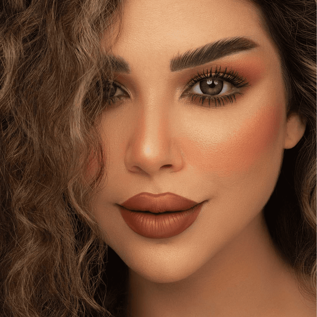 عدسات لاصقة مور